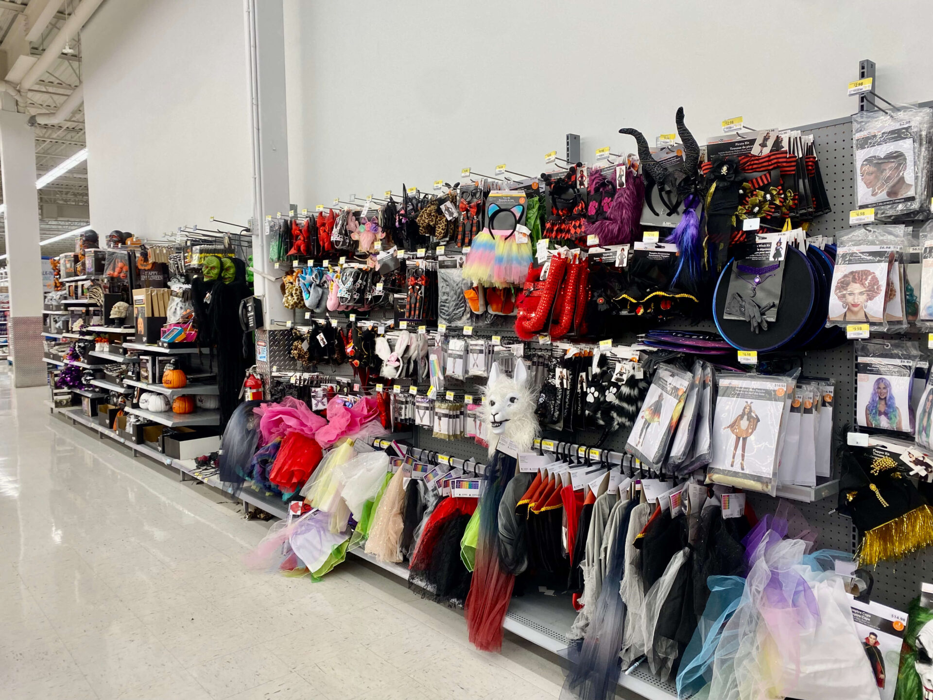 仮装して楽しもう！ケロウナでハロウィーンコスチュームを買えるお店まとめ ケロウナ info.jp