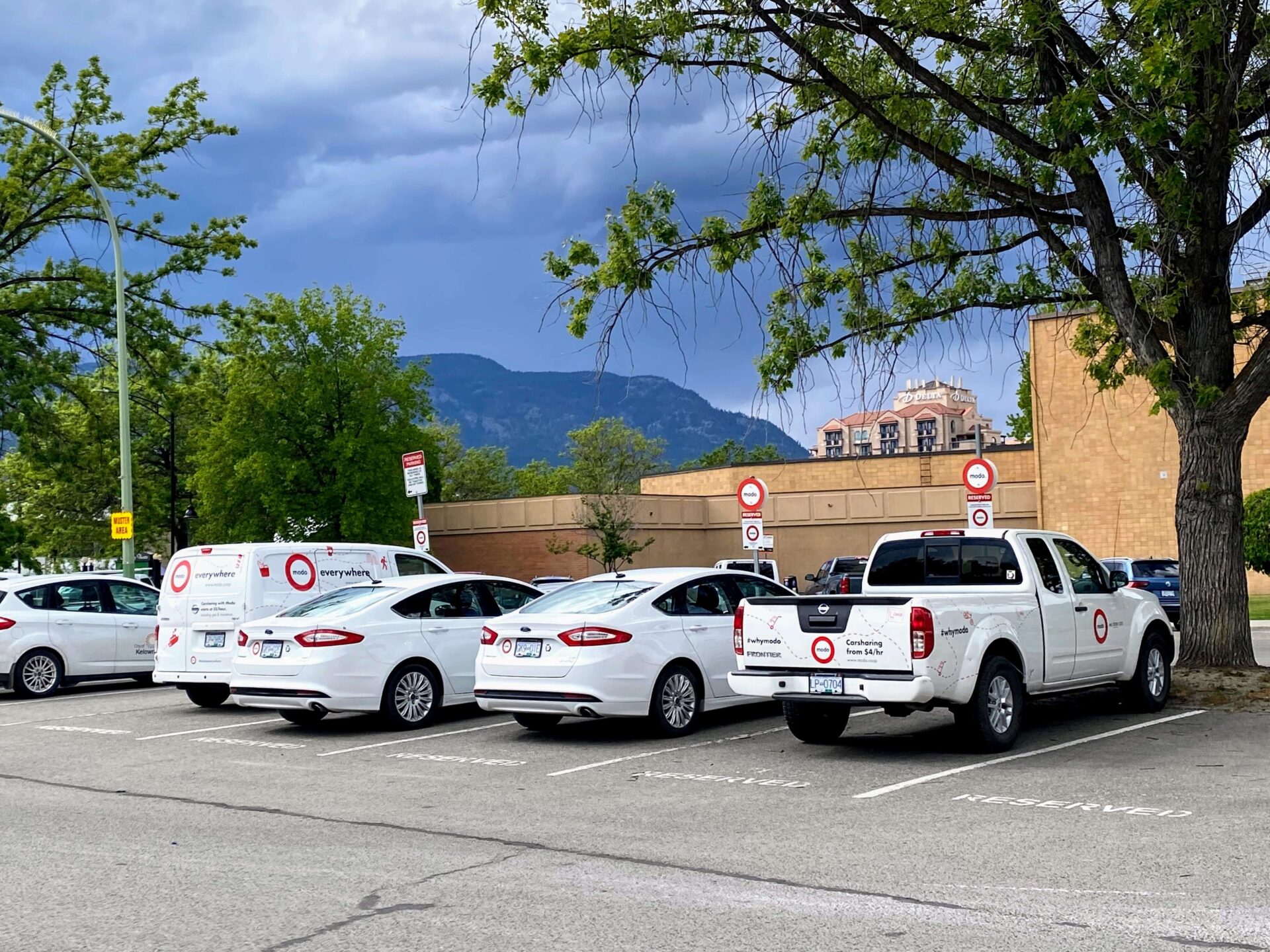 【2024年最新】ケロウナの交通・移動手段まとめ！公共交通機関のバス・自転車・スクーター・Uber・カーシェア などなど ケロウナ info.jp